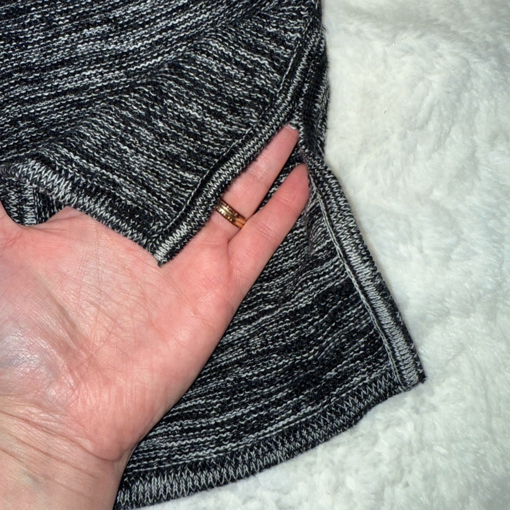 3 x 20$ Ellen Tracy Black and Gray Women's Top Size Small - Picture 3 of 6